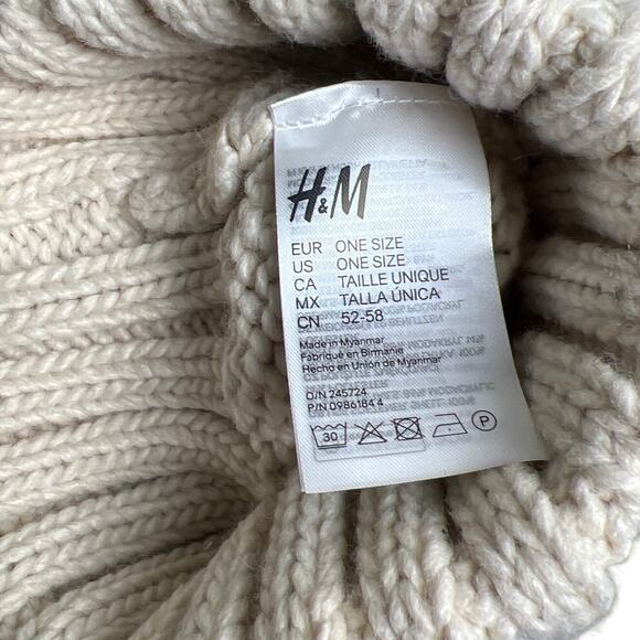 NWT White Cable-knit Pompom Hat One Size - Picture 4 of 4